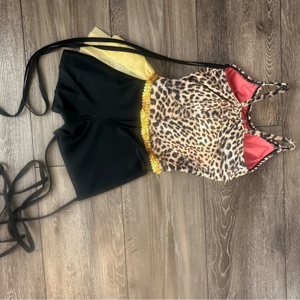 Custom-made /leopard top with black shorts and tutu girls 6 Dance Costume. 💃 - Picture 6 of 6